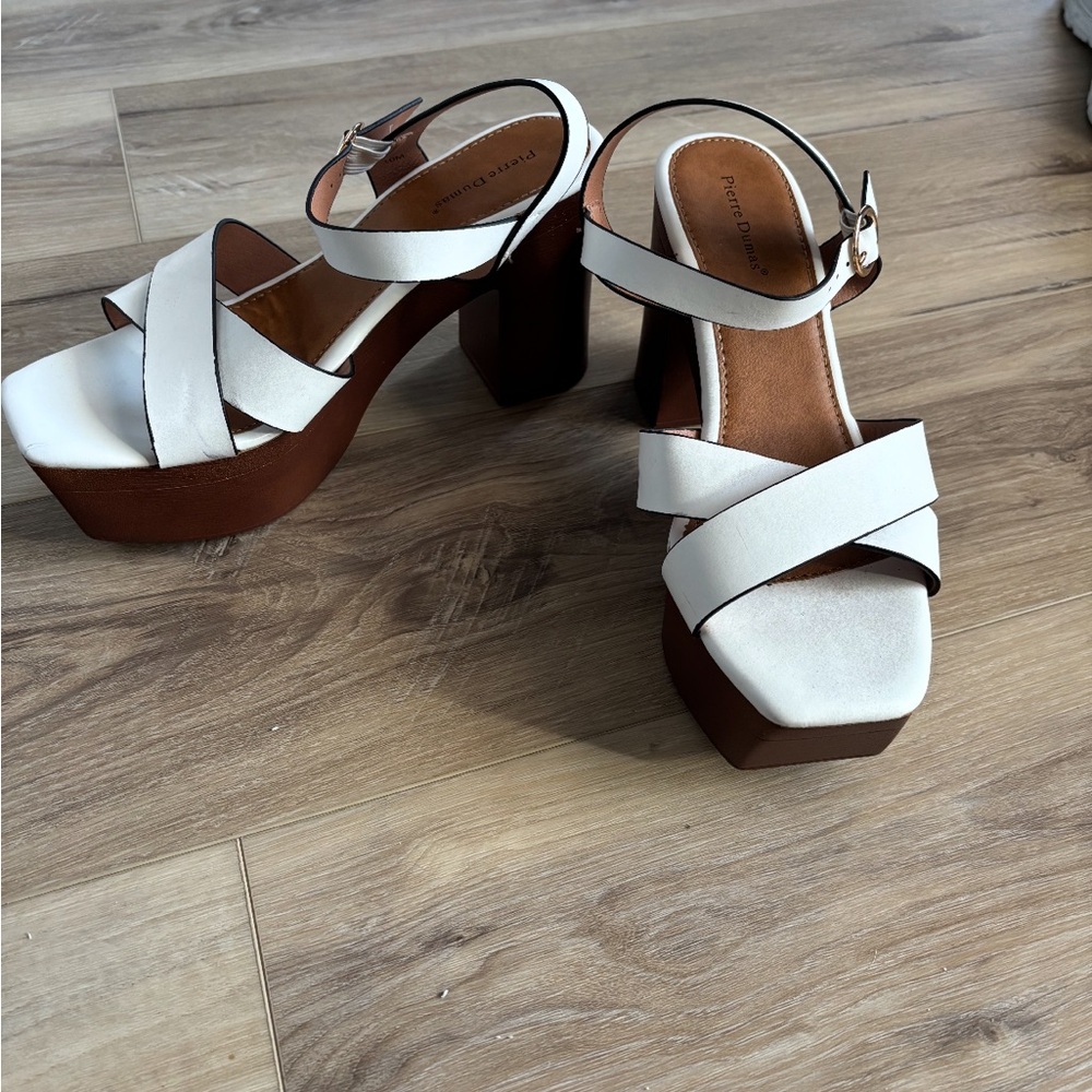 Pierre Dumas Women's Cream Strappy Sandals